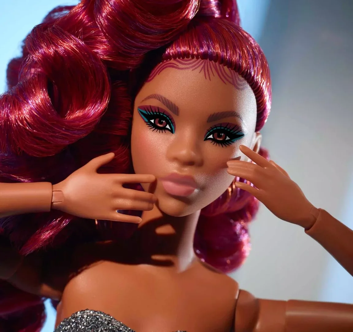 Barbie Signature Looks Puppe (rote Haare) HCB77