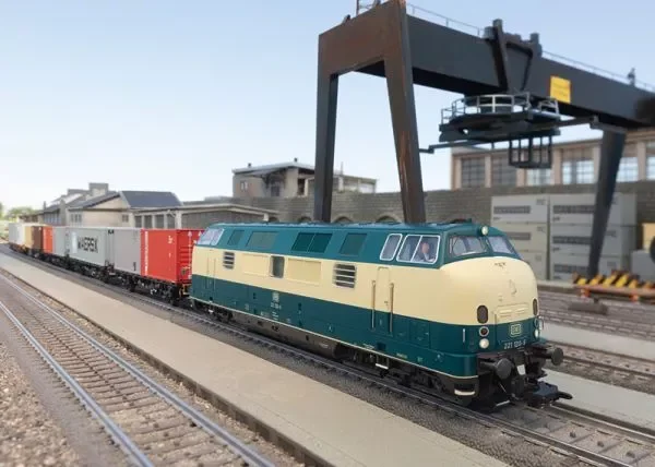 MÄRKLIN 37824 Diesellok BR 221 DB