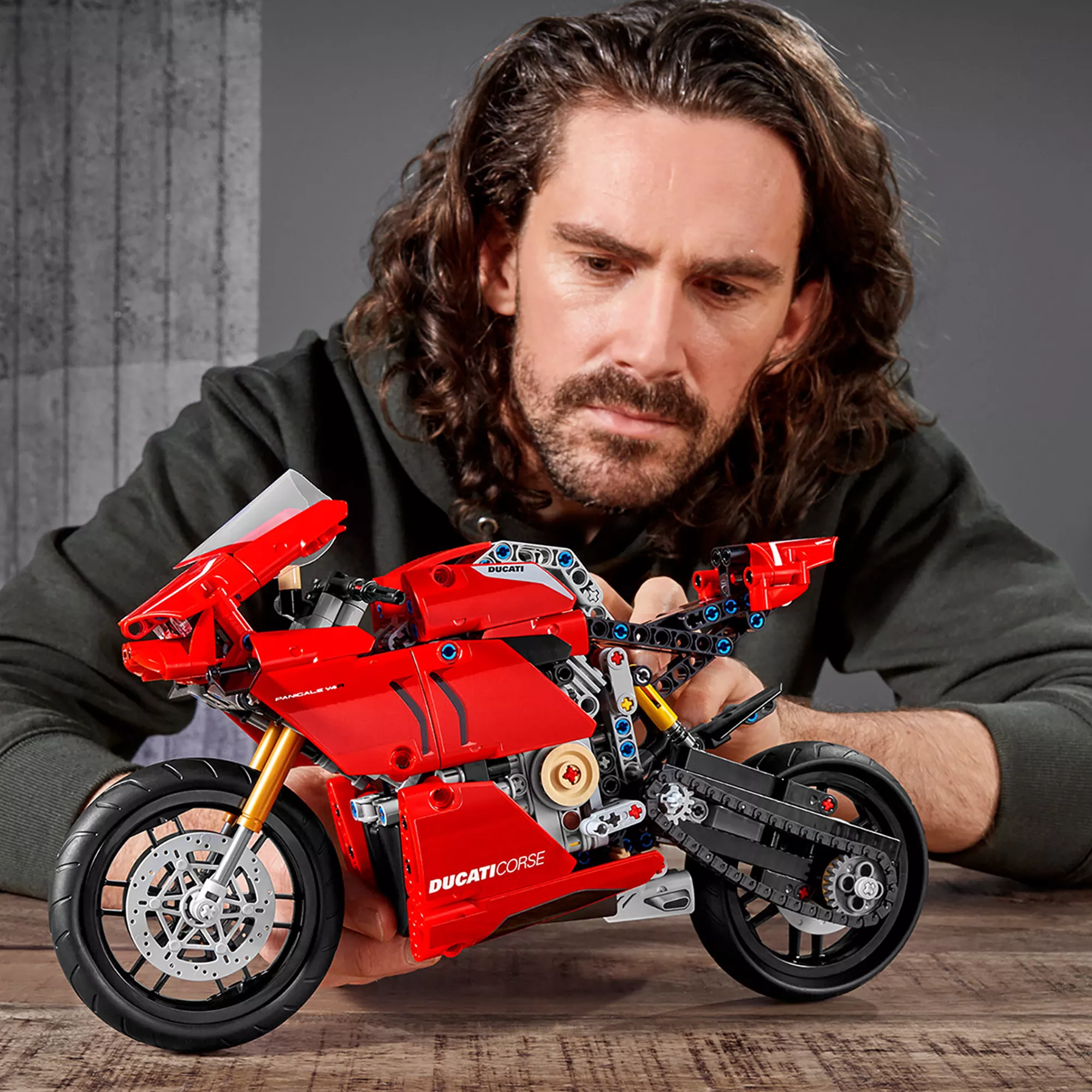 LEGO 42107 Technic Ducati Panigale V4 R