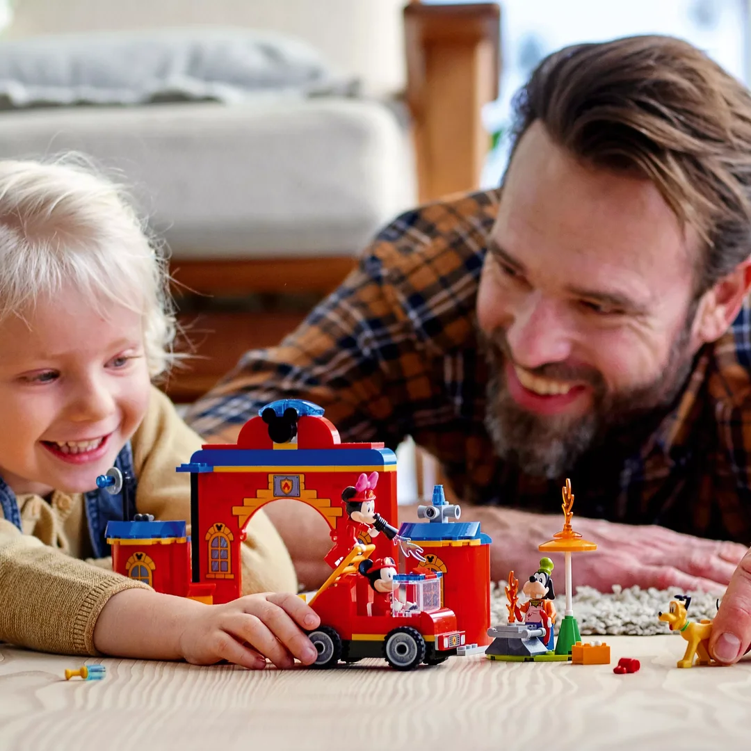 LEGO Disney Mickys Feuerwehrstation und Feuerwehrauto